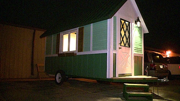 98-sq-ft-3k-tiny-house-for-homeless