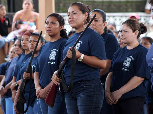 mexican woman form community militia