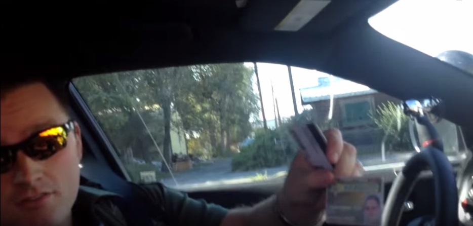 Citizen Pulls Cop Over Gives Warning 2YouTube