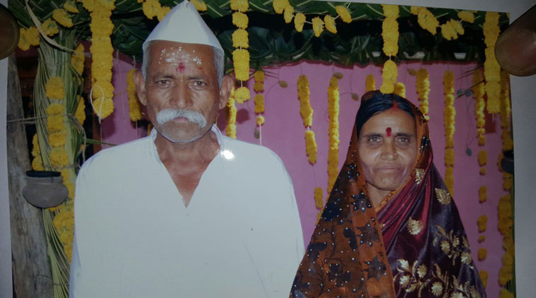 pune-man-with-wife-head759