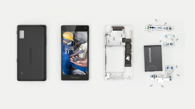 Fairphone 2 apart