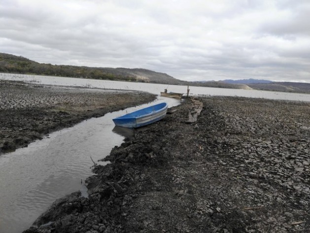 Boats stranded on the dry bed of Moyúa lake in northern Nicaragua, which has lost 60 percent of its water due to the severe drought plaguing the country since 2014. Credit: Courtesy: Rezayé Álvarez