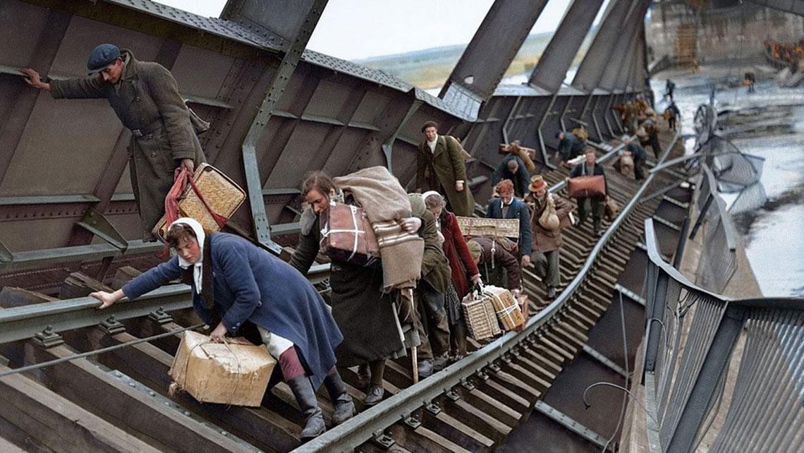 Striking Photos Of WWII Refugees Escaping To Safety In Syria