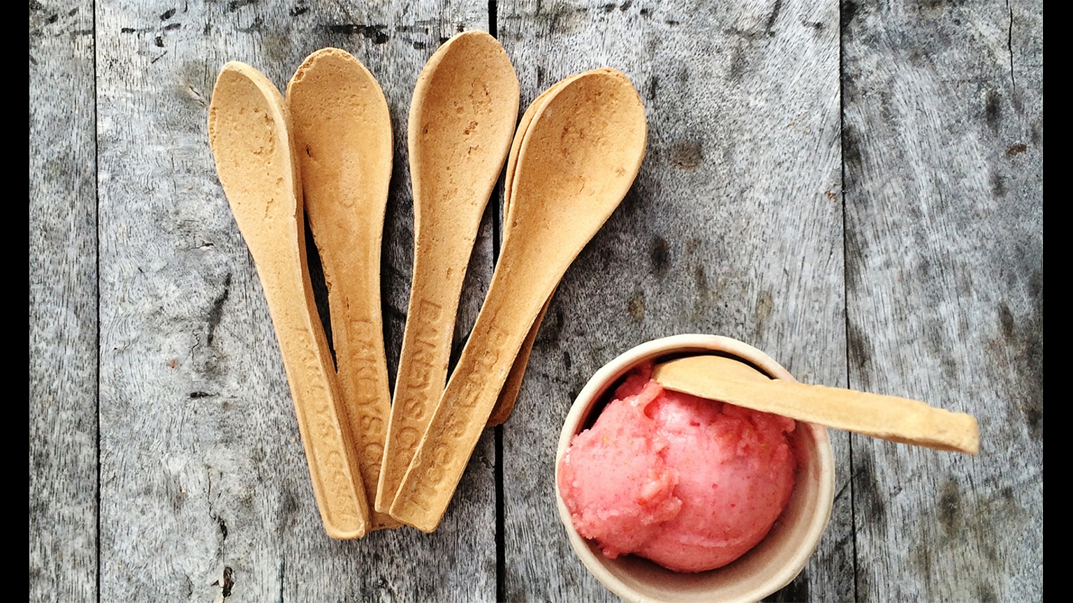 india-man-invents-edible-spoons-to-save-the-world-from-plastic-waste