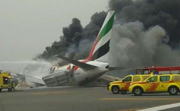 emirates plane thiruvananthapuram airline bursts firefighter nairaland fly avion crashed