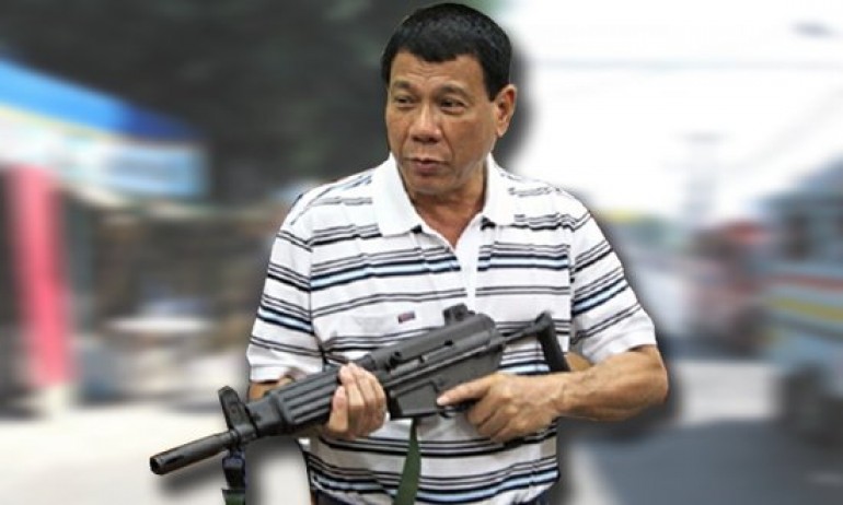 Duterte-poses-with-automatic-weapon.jpg